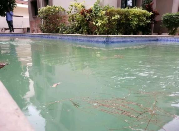 Arrenda se moradia t5+1 no bairro triunfo velho proximo a esquadra