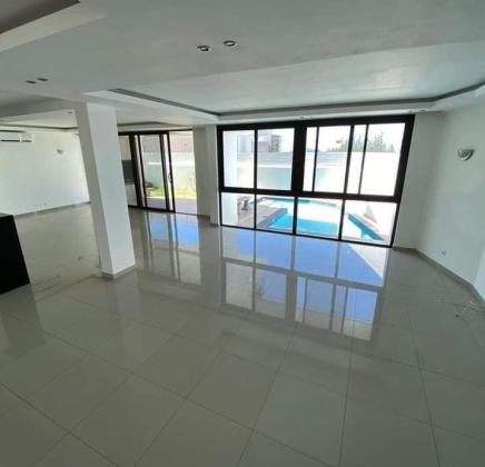 Luxuosa Moradia T4 no Condominio Tulipas