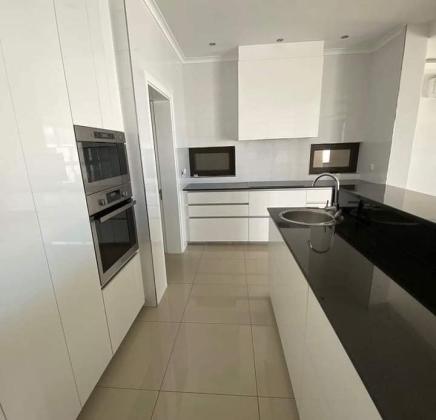 Luxuosa Moradia T4 no Condominio Tulipas