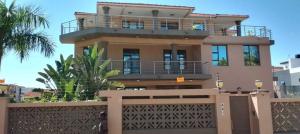 Arrenda-se está bela Moradia, tipo7 no bairro da costa do sol triunfo 2