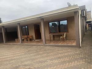 vende-se casa, tipo3 cobertura plano no bairro de Magoanine CMC