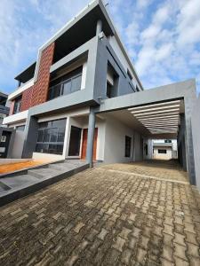 Vende-se Moradia Tipo 3 no bairro triunfo