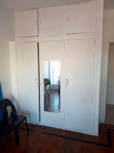 APRENDO APARTAMENTO T-3, 2 WC'S, COZINHA C/ ARRUMOS, GUARDA- FATOS  TERMO, 2 VARANDAS, MOTOR BOMBA D