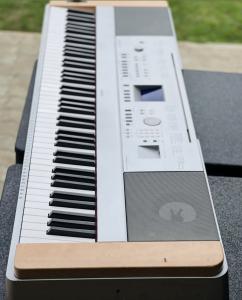 Piano Yamaha DGZ640
