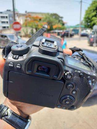 Canon EOS 90D corpo