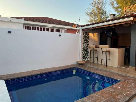 Vende-se Moradia Luxuosa t2 com piscina e condomínio intaka
