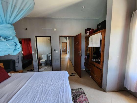 Vende-se Brutal Moradia T4+1 2 suítes no bairro das mahotas próximo a estrada dom Alexandre (bombas da galp)