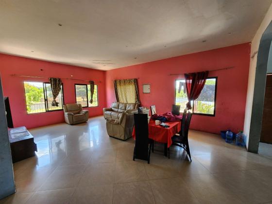 Vende-se Brutal Moradia T4+1 2 suítes no bairro das mahotas próximo a estrada dom Alexandre (bombas da galp)