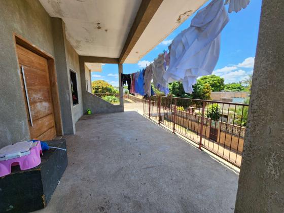Vende-se Brutal Moradia T4+1 2 suítes no bairro das mahotas próximo a estrada dom Alexandre (bombas da galp)