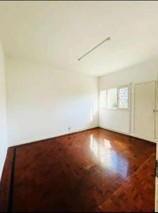 Vende-se Apartamento T3 2wcs, moderna num prédio curto,  2⁰ andar único no bairro da polana,  av maguiguana