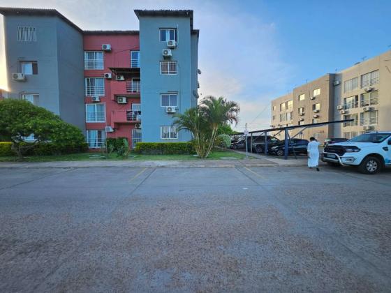 Vende-se luxuoso Apartamento T3 quarto suíte 2º andar com varanda, prédio organizado no condomínio casa jovem, costa do sol