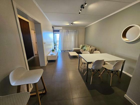 Vende-se luxuoso Apartamento T3 quarto suíte 2º andar com varanda, prédio organizado no condomínio casa jovem, costa do sol