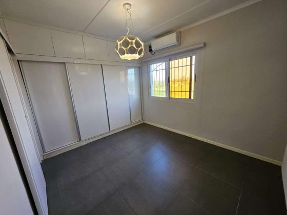 Vende-se luxuoso Apartamento T3 quarto suíte 2º andar com varanda, prédio organizado no condomínio casa jovem, costa do sol