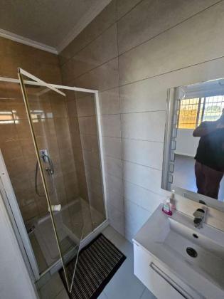 Vende-se luxuoso Apartamento T3 quarto suíte 2º andar com varanda, prédio organizado no condomínio casa jovem, costa do sol