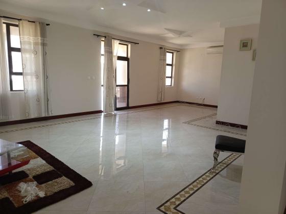 Arrenda-se está bela Moradia, tipo7 no bairro da costa do sol triunfo 2