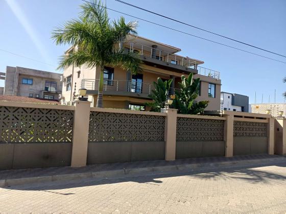 Arrenda-se está bela Moradia, tipo7 no bairro da costa do sol triunfo 2