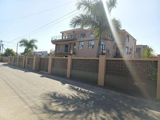 Arrenda-se está bela Moradia, tipo7 no bairro da costa do sol triunfo 2