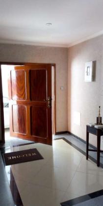 Arrenda-se Moradia Luxuosa, tipo4 no bairro da costa do sol triunfo 2