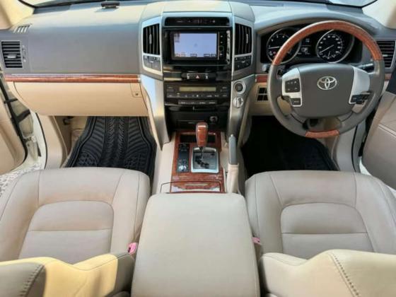 Toyota Land Cruiser VX 2013 Recém importado