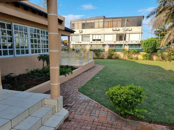 Vendo Moradia T5 de 2 Pisos na Sommerschield 2 Vista à Mar no 2°andar