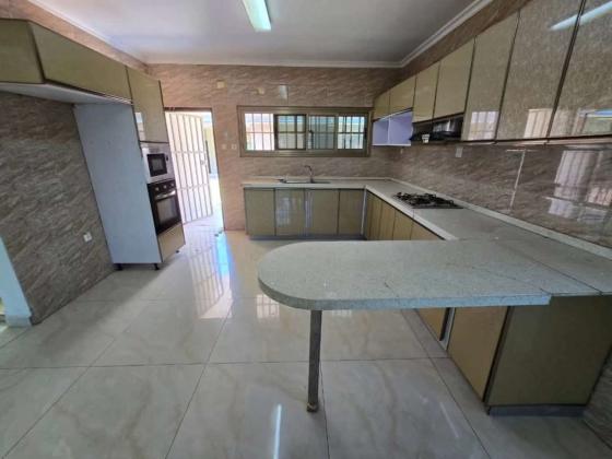 Vende-se Casa Tipo 4 na Matola