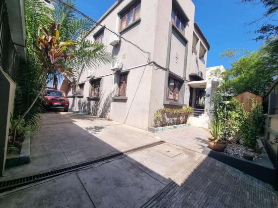 Arrenda-se Casa Tipo 8 na Mau tse Tung