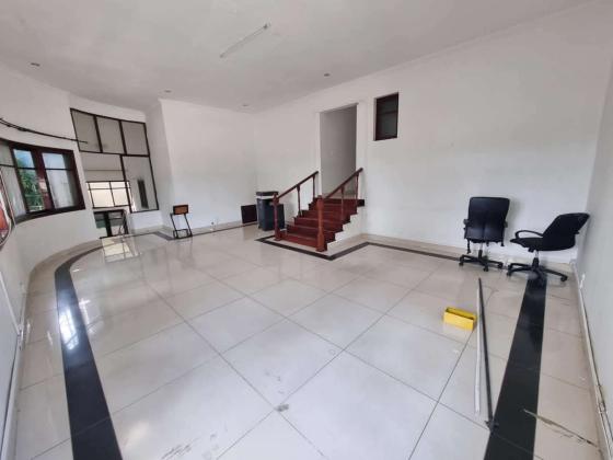 Arrenda-se Casa Tipo 8 na Mau tse Tung