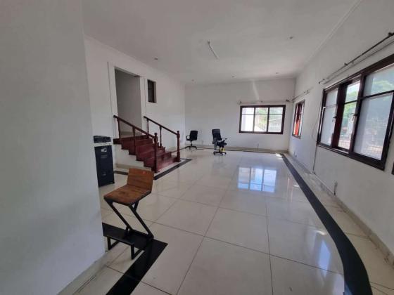 Arrenda-se Casa Tipo 8 na Mau tse Tung