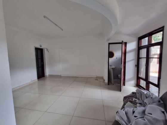 Arrenda-se Casa Tipo 8 na Mau tse Tung