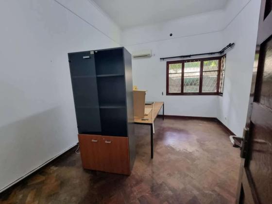 Arrenda-se Casa Tipo 8 na Mau tse Tung