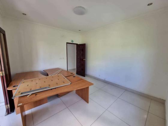 Arrenda-se Casa Tipo 8 na Mau tse Tung