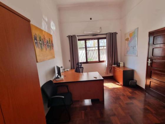Arrenda-se Casa Tipo 8 na Mau tse Tung