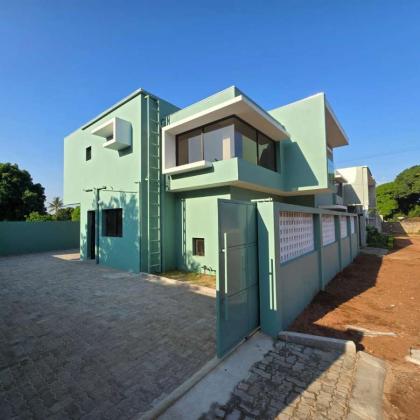 Vende-se Casa Tipo 3 na Cidade da Matola