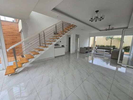 Arrenda-se Duplex T.4 no Condomínio EN4 Eden
