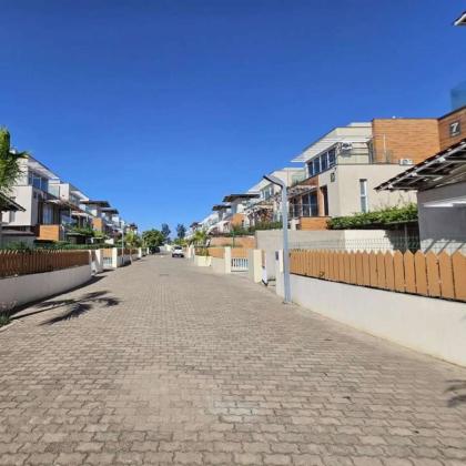 Arrenda-se Duplex T.4 no Condomínio EN4 Eden