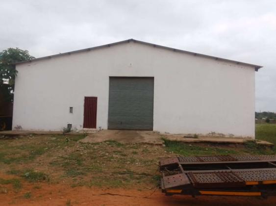 Armazém 450m² na Matola