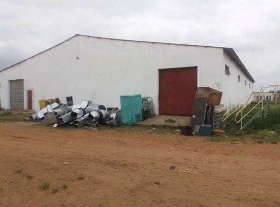 Vende-se Armazém com 900m² na Matola