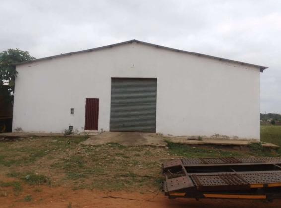 Vende-se Armazém com 900m² na Matola