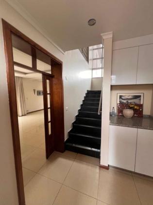 Vende-se Duplex T.4 Matola Cidade Bairro HANHANE