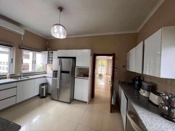 Vende-se Duplex T.4 Matola Cidade Bairro HANHANE
