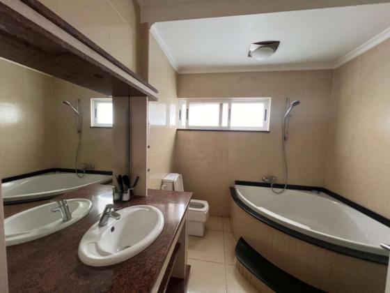 Vende-se Duplex T.4 Matola Cidade Bairro HANHANE