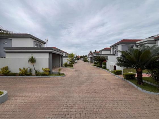 Vende-se Duplex T.4 Matola Cidade Bairro HANHANE