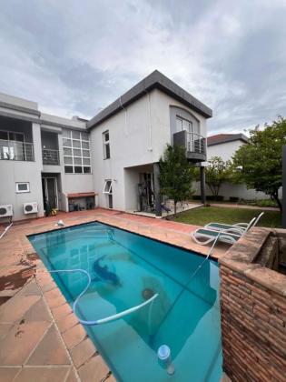 Vende-se Duplex T.4 Matola Cidade Bairro HANHANE