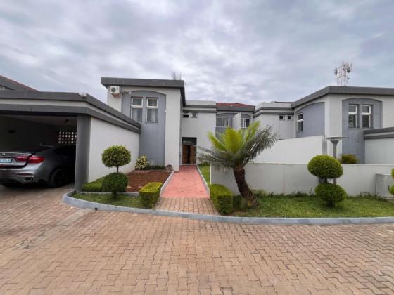 Vende-se Duplex T.4 Matola Cidade Bairro HANHANE