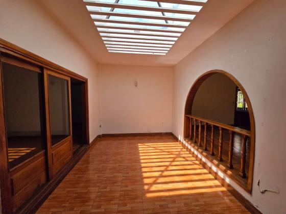 Arrenda-se Casa Tipo 5 na Matola