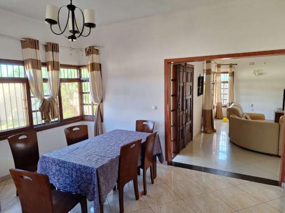 Vende-se Casa Tipo 4 na Matola Tchumene
