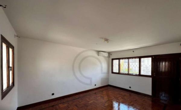 Arrenda-se Duplex T.5 na Sommerschield