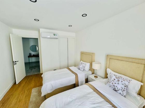 *ARRENDA-SE APARTAMENTO MOBILADO T-2, SUITE, NO CONDOMÍNIO AURA, BAIRRO DA SOMMERSCHIELD 2, A 135.000 MTS