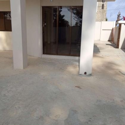 super jackpot---Vende-se moradia duplex T-5 quartos suites, Bairro da Sommerschield 2, na zona da Escola Portuguesa,a 17.500.000 MTS pouco negóciavel