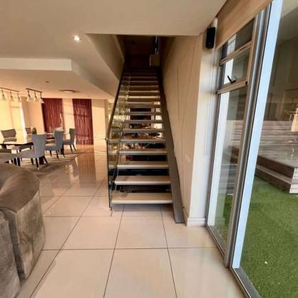 ARRENDO APARTAMENTO T4 DUPLEX MOBILADO